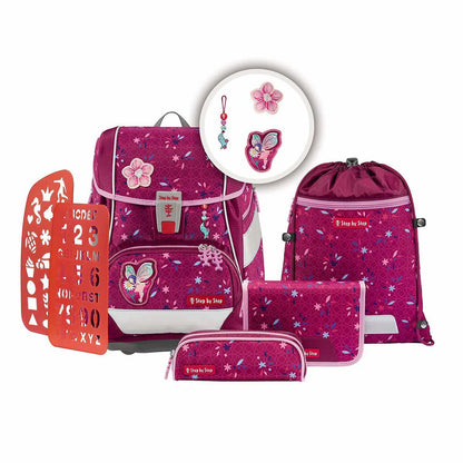 2in1 Schulrucksack in er Farbe Berry mit Schlampermappe, Federtasche und Turnbeutel. Schablonen mit Figuren, Zahlen und ABC sind entnehmbar. Einen Anhänger und zwei Magnete in Form von einer Blume und Fee.