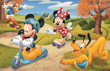 54 t. Mini Pz Mickey Mouse beim Roller fahren